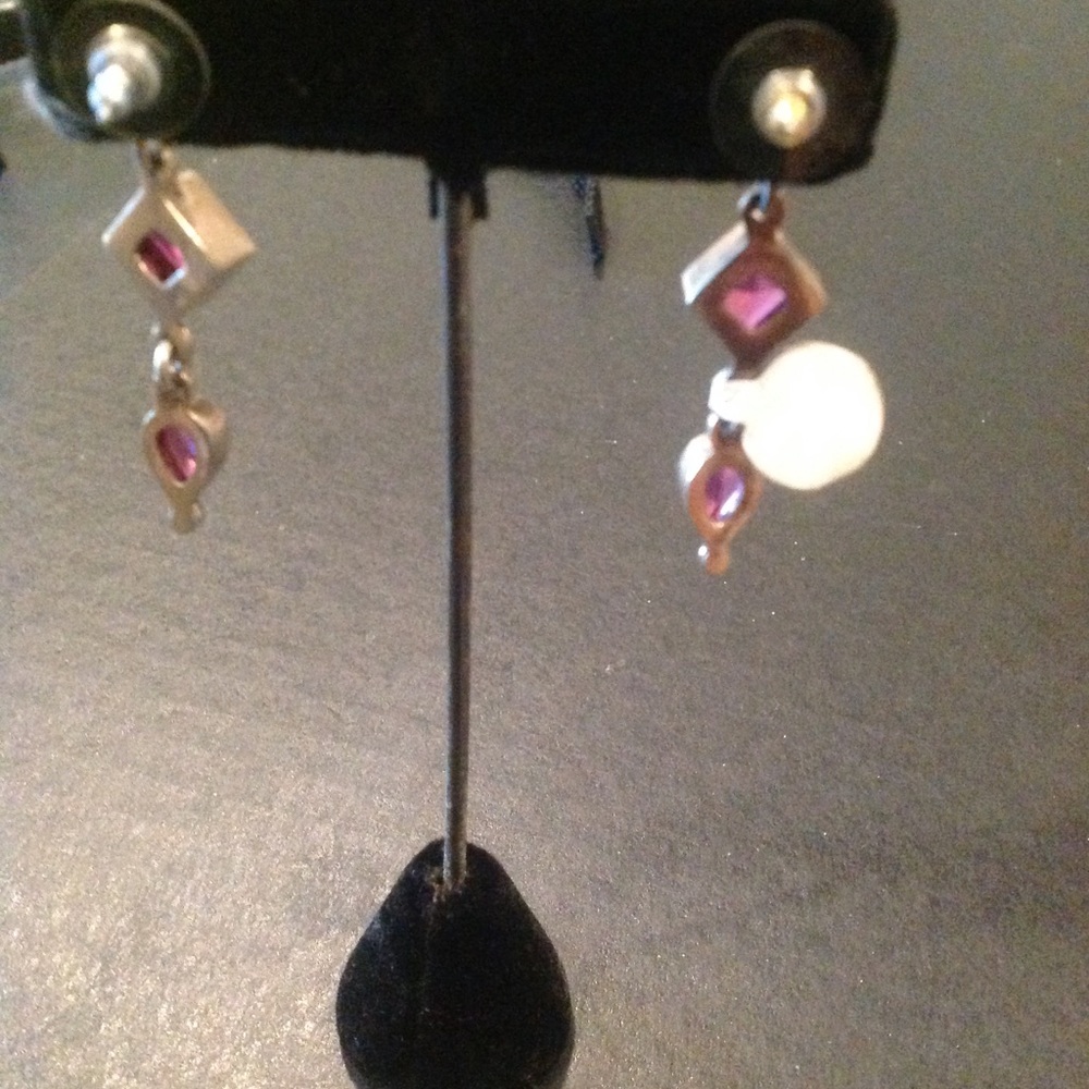 Dangle earring - Picture 2 of 2